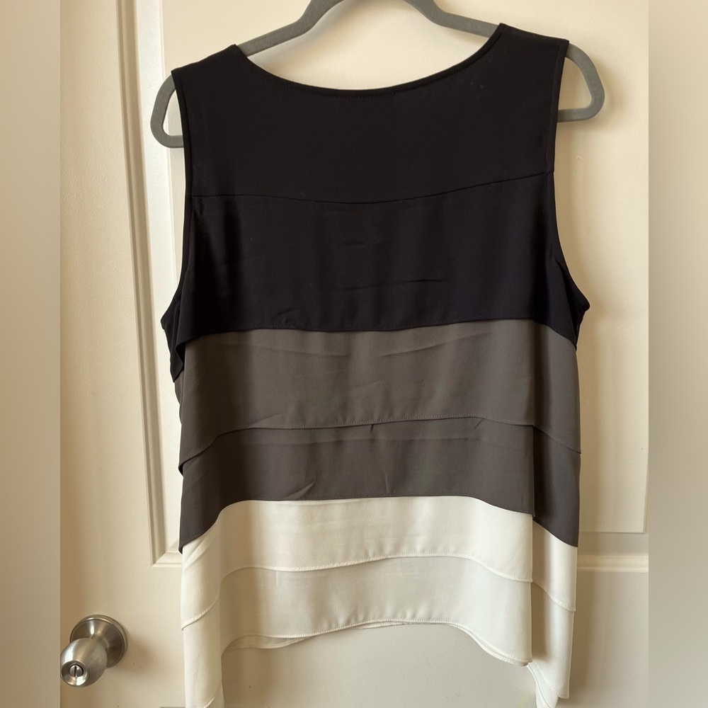 Women’s Alfani sleeveless tiered color block top. Size 14P. EUC